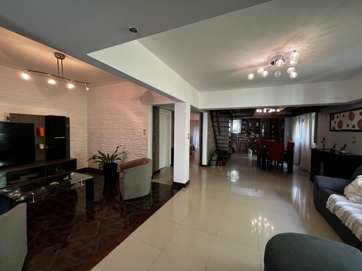 Casa en Excelente Estado con 3 Dormitorios y Garage