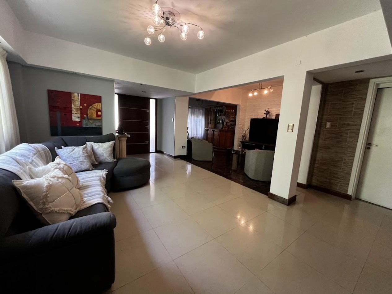 Casa en Excelente Estado con 3 Dormitorios y Garage