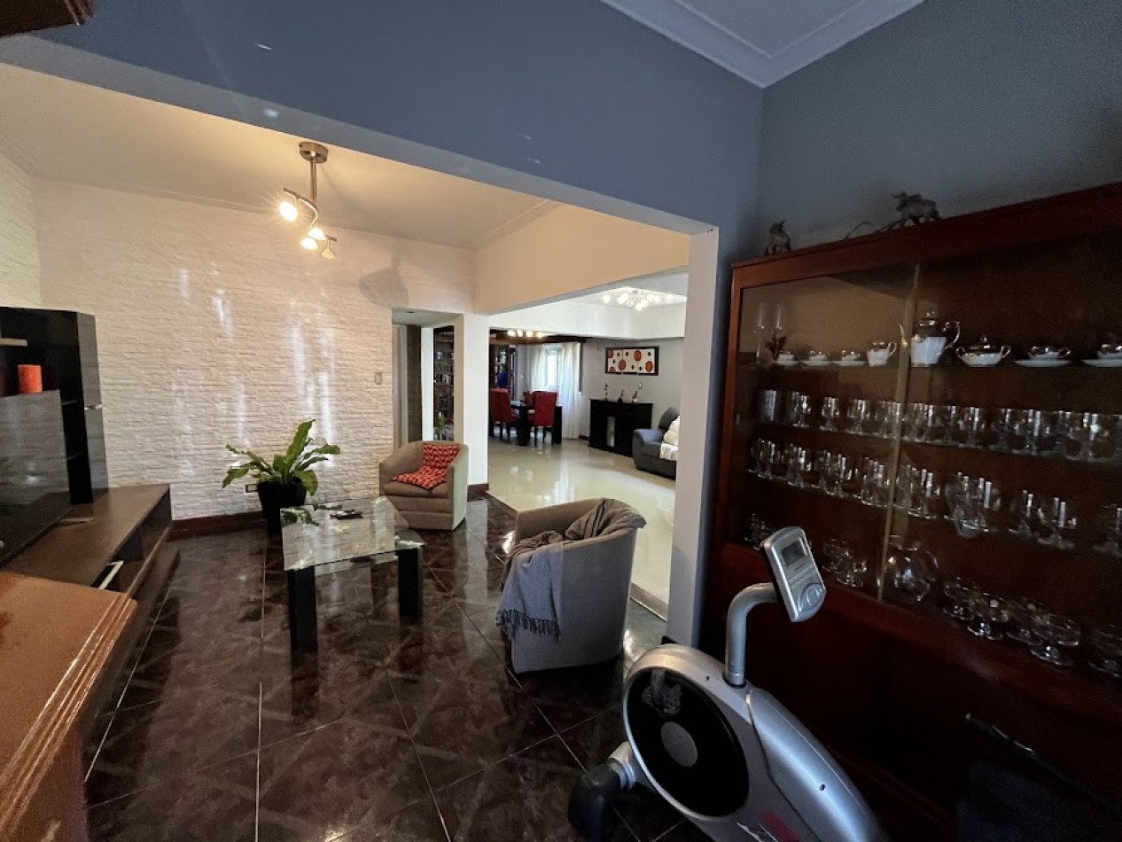 Casa en Excelente Estado con 3 Dormitorios y Garage