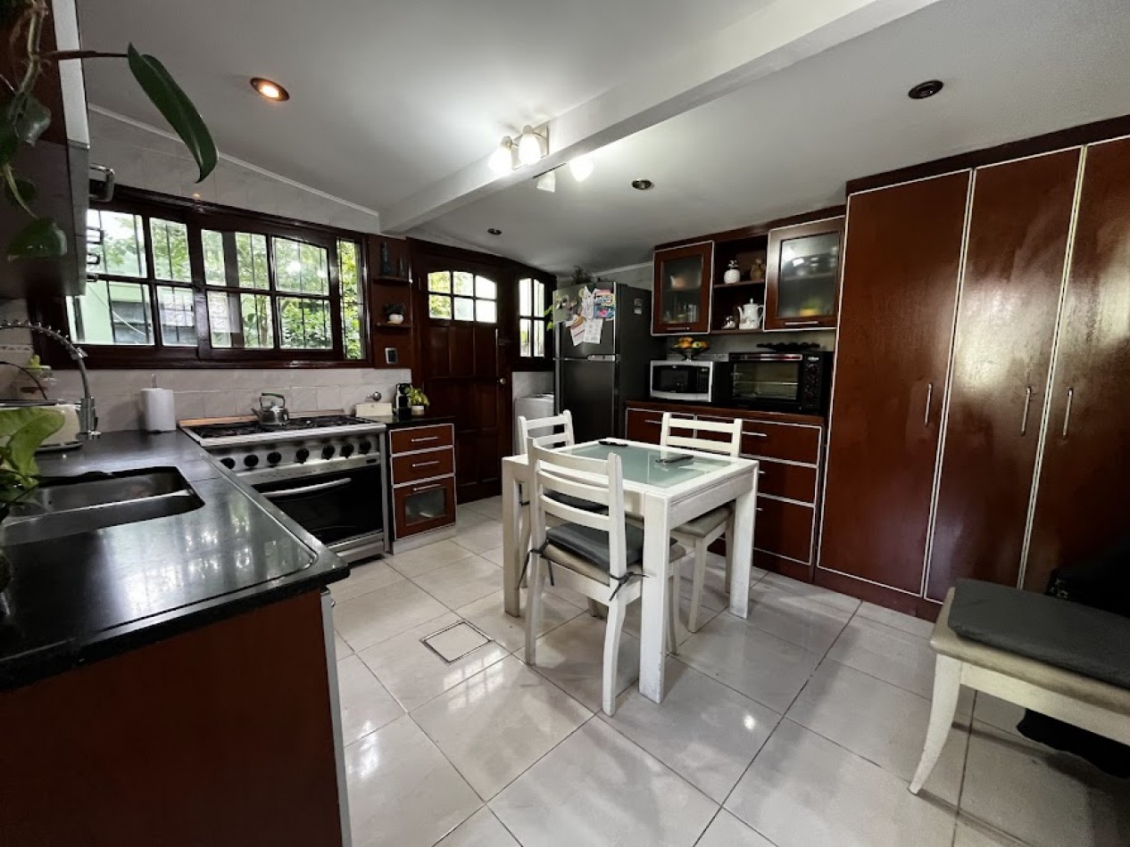 Casa en Excelente Estado con 3 Dormitorios y Garage