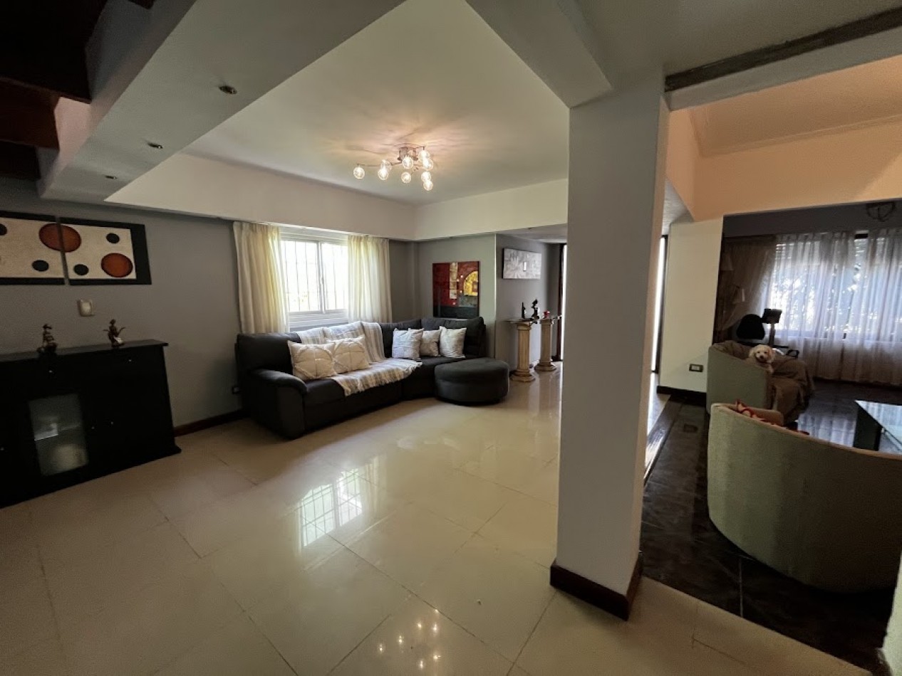 Casa en Excelente Estado con 3 Dormitorios y Garage