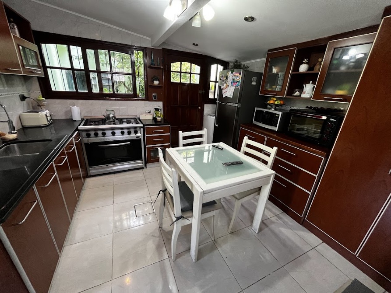 Casa en Excelente Estado con 3 Dormitorios y Garage
