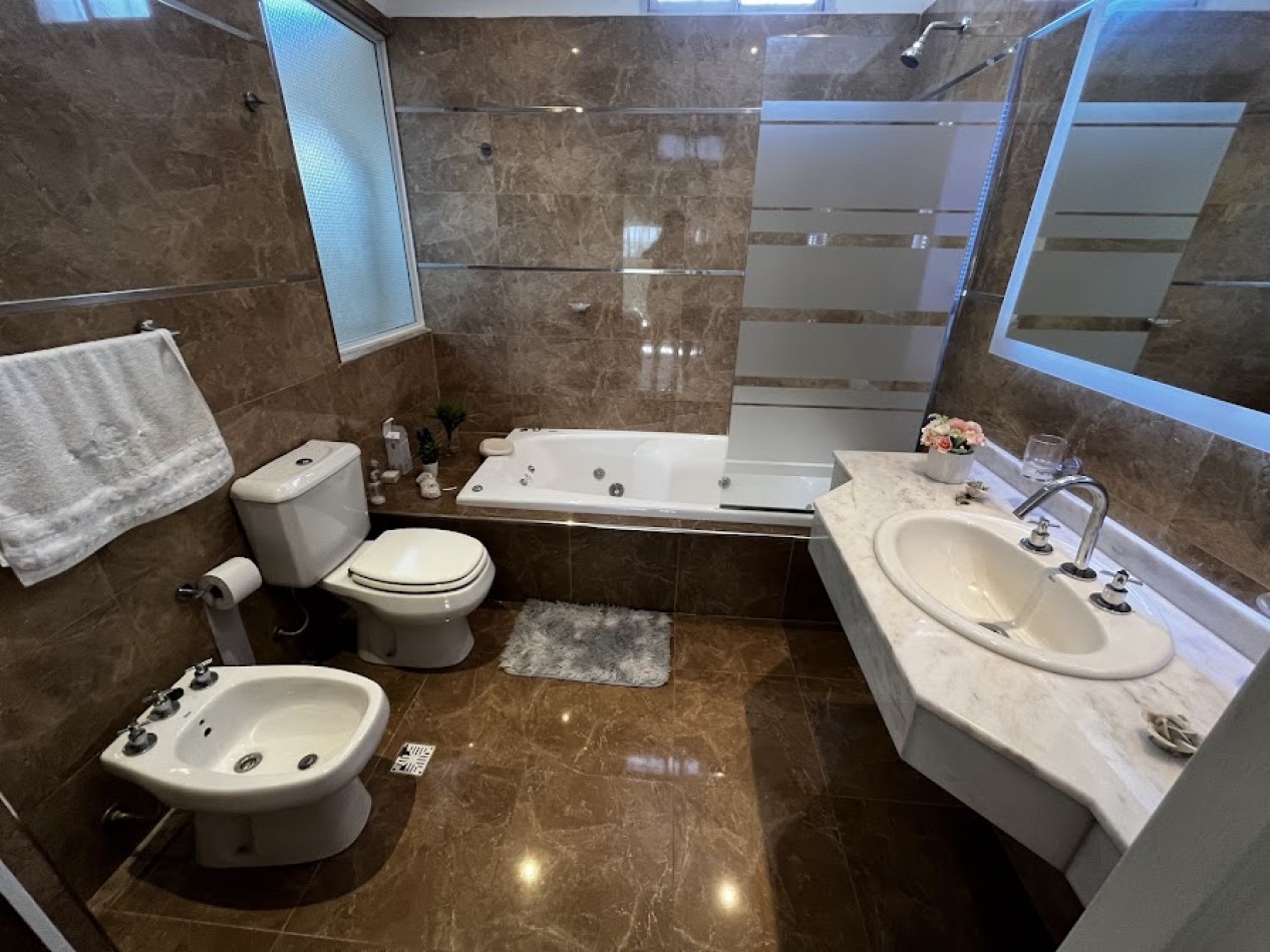 Casa en Excelente Estado con 3 Dormitorios y Garage