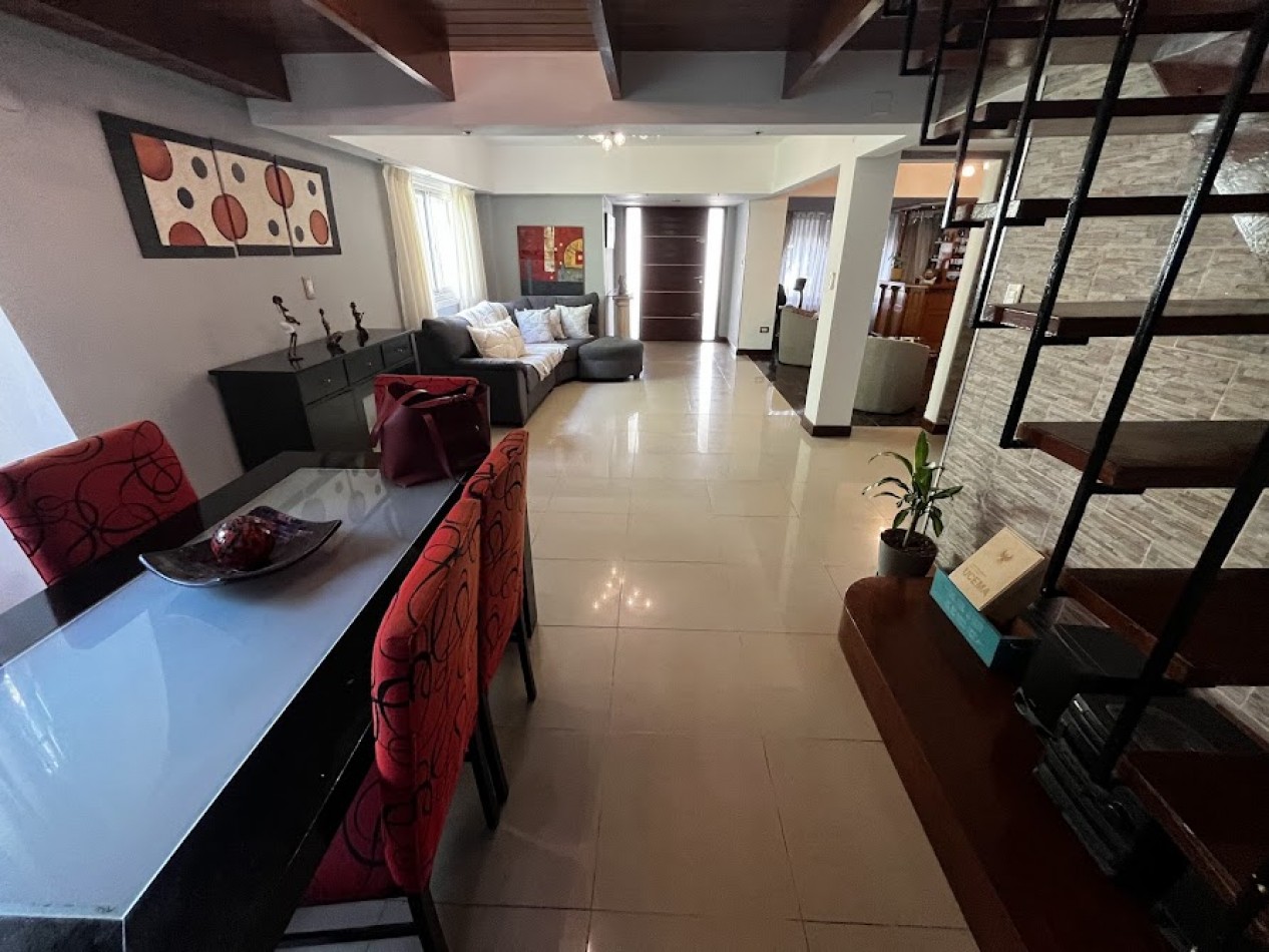 Casa en Excelente Estado con 3 Dormitorios y Garage