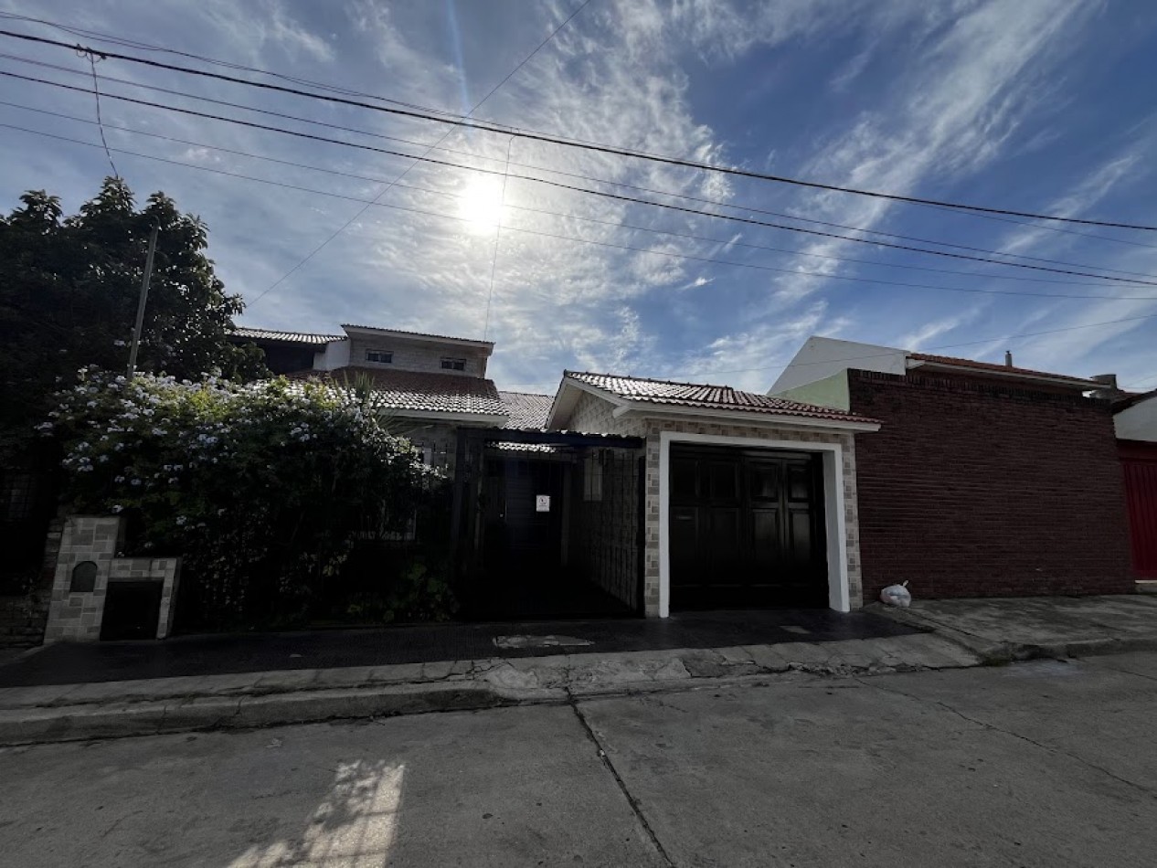 Casa en Excelente Estado con 3 Dormitorios y Garage