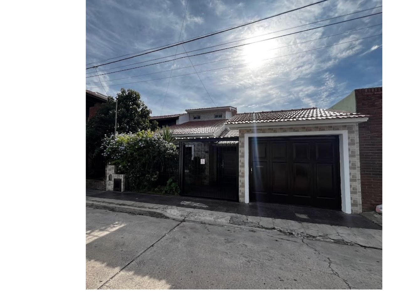 Casa en Excelente Estado con 3 Dormitorios y Garage