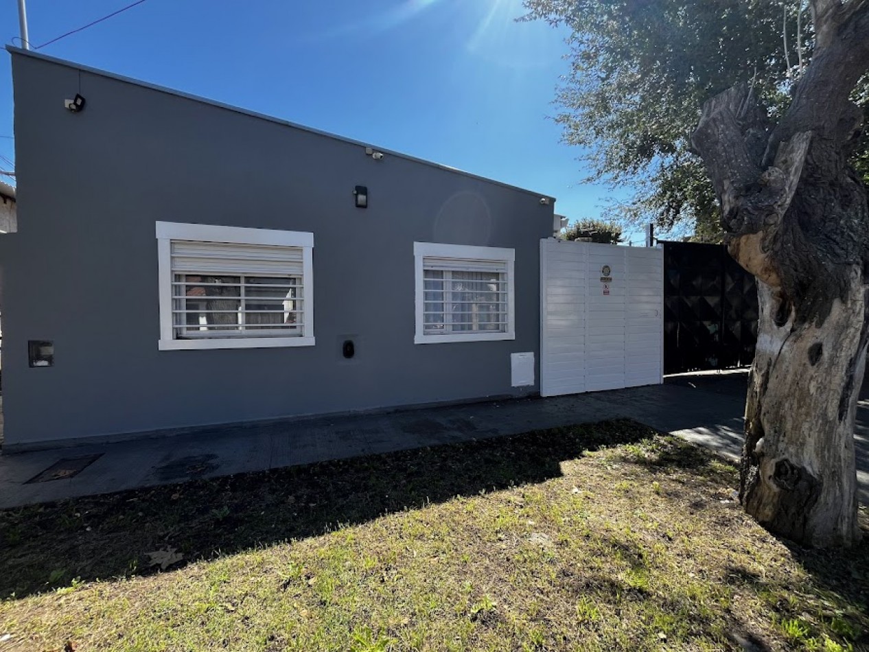 Casa Moderna de 3 Ambientes con Garage Pasante y Patio amplio