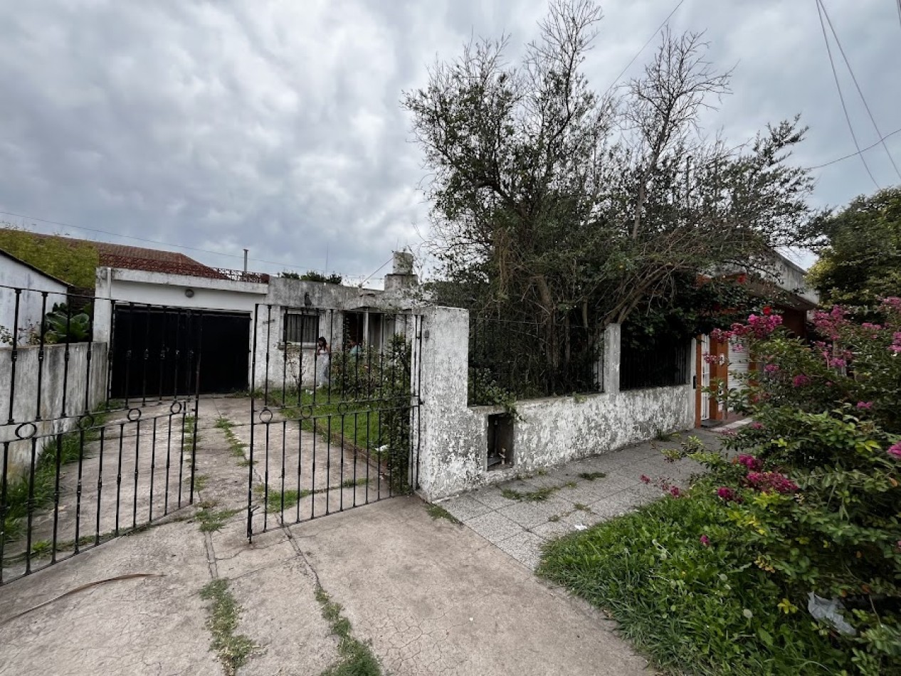 Oportunidad - Casa a Reciclar sobre Lote de 283 m² con Garage y Trotadora