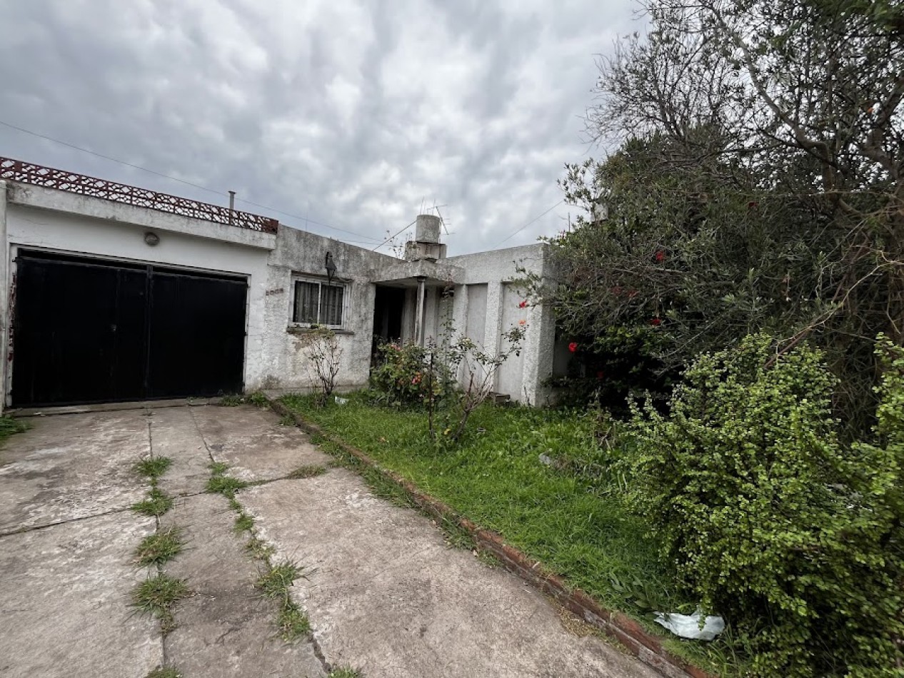 Oportunidad - Casa a Reciclar sobre Lote de 283 m² con Garage y Trotadora