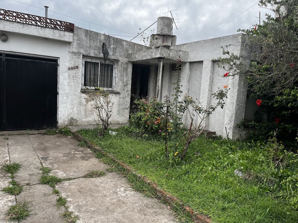 Oportunidad - Casa a Reciclar sobre Lote de 283 m² con Garage y Trotadora