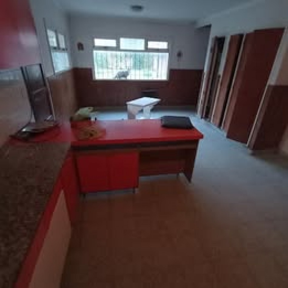 Alquiler  Comercial Chalet Amplio - Ideal Oficinas o Consultorios
