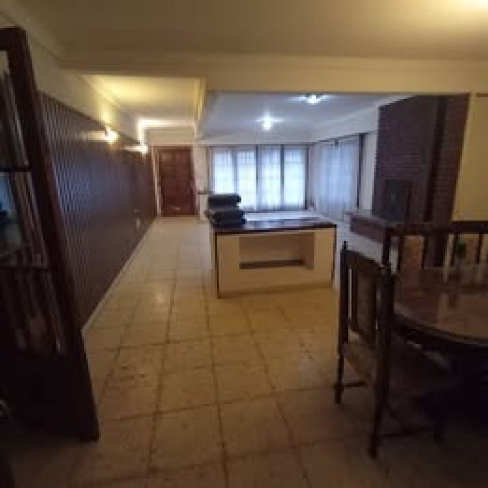 Alquiler  Comercial Chalet Amplio - Ideal Oficinas o Consultorios
