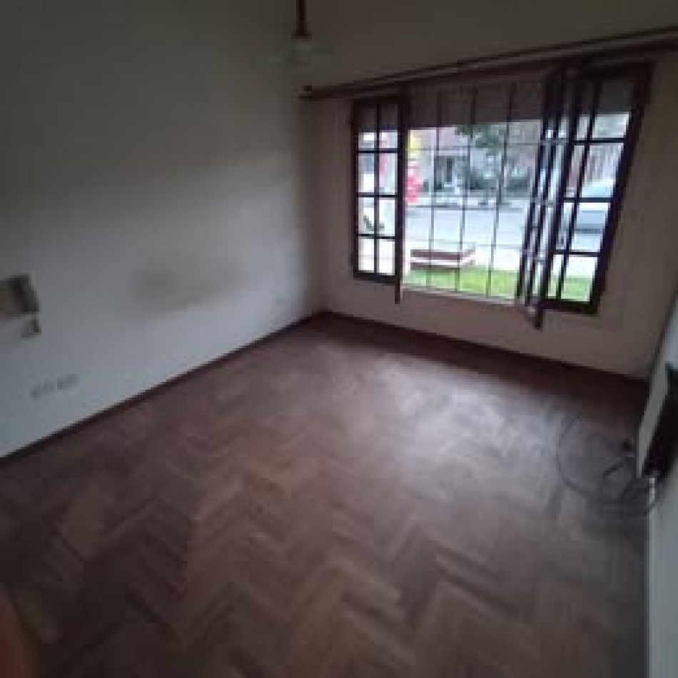 Alquiler  Comercial Chalet Amplio - Ideal Oficinas o Consultorios