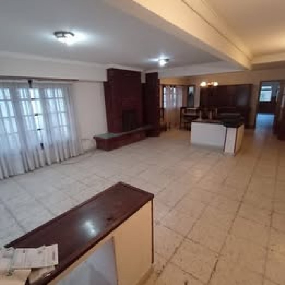Alquiler  Comercial Chalet Amplio - Ideal Oficinas o Consultorios