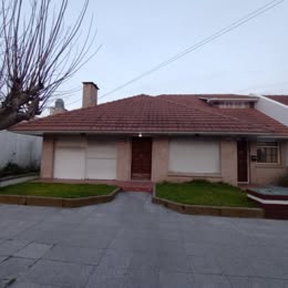 Alquiler  Comercial Chalet Amplio - Ideal Oficinas o Consultorios
