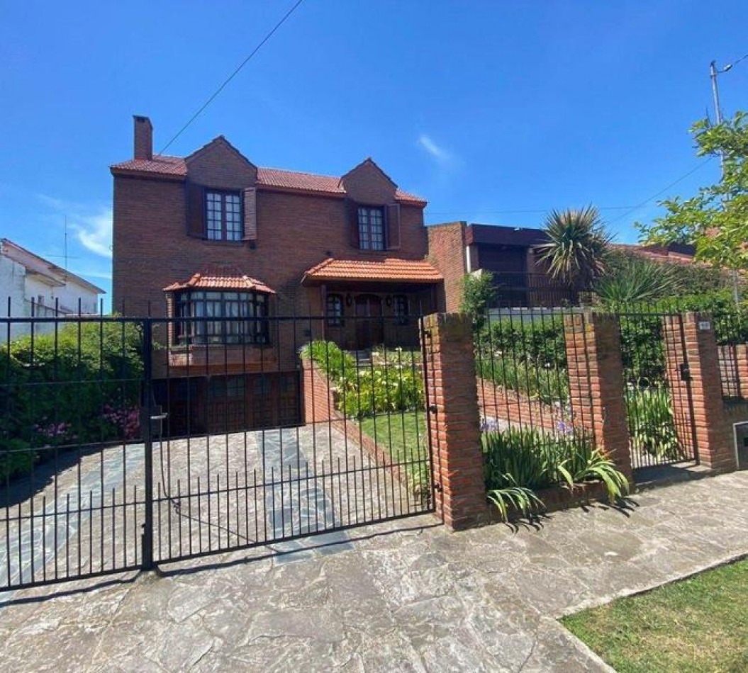 Chalet 4 ambientes sobre lote de 468 mts. Divino Rostro