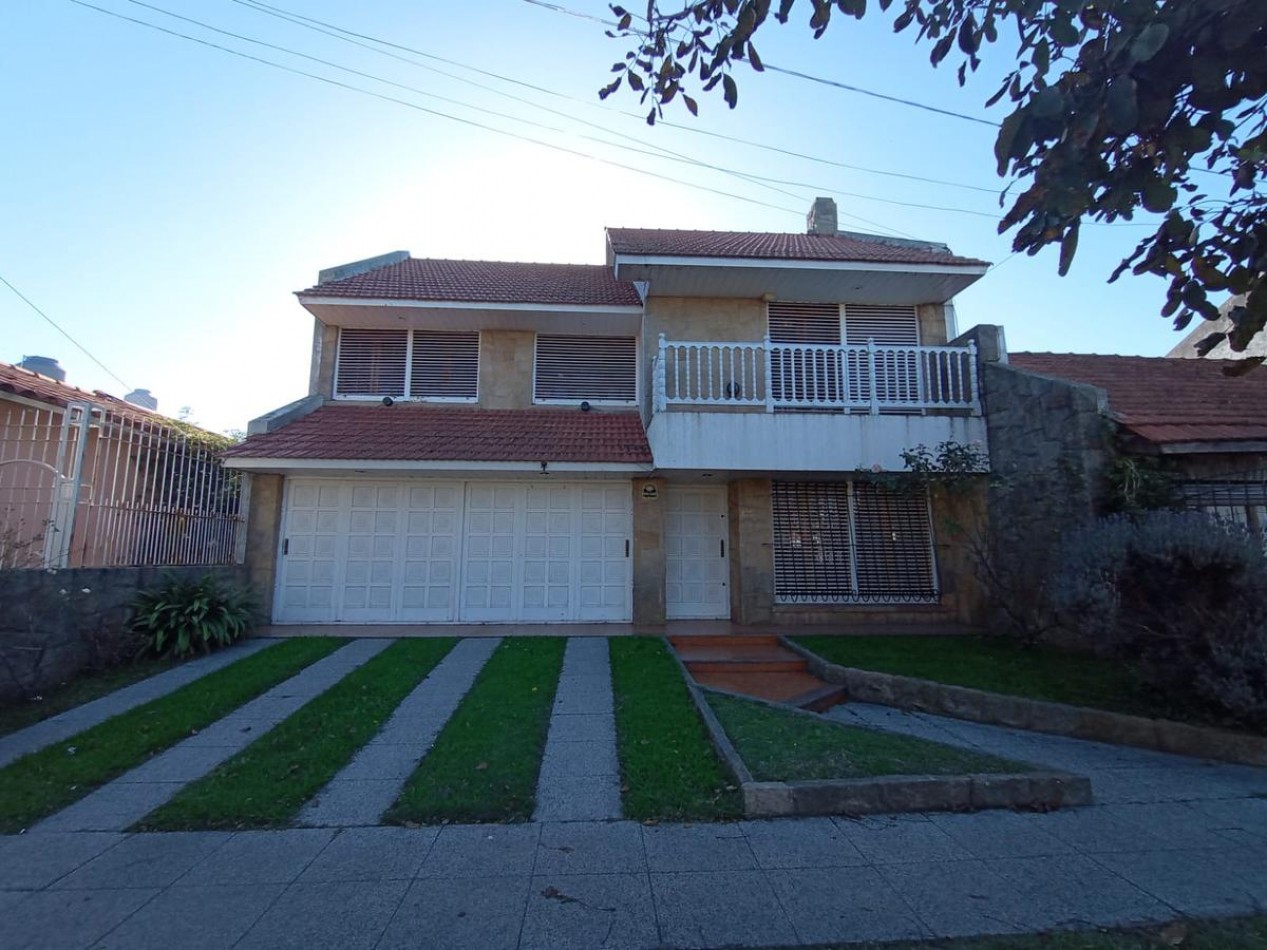 Chalet 5 amb con garage y amplio parque Mogotes 