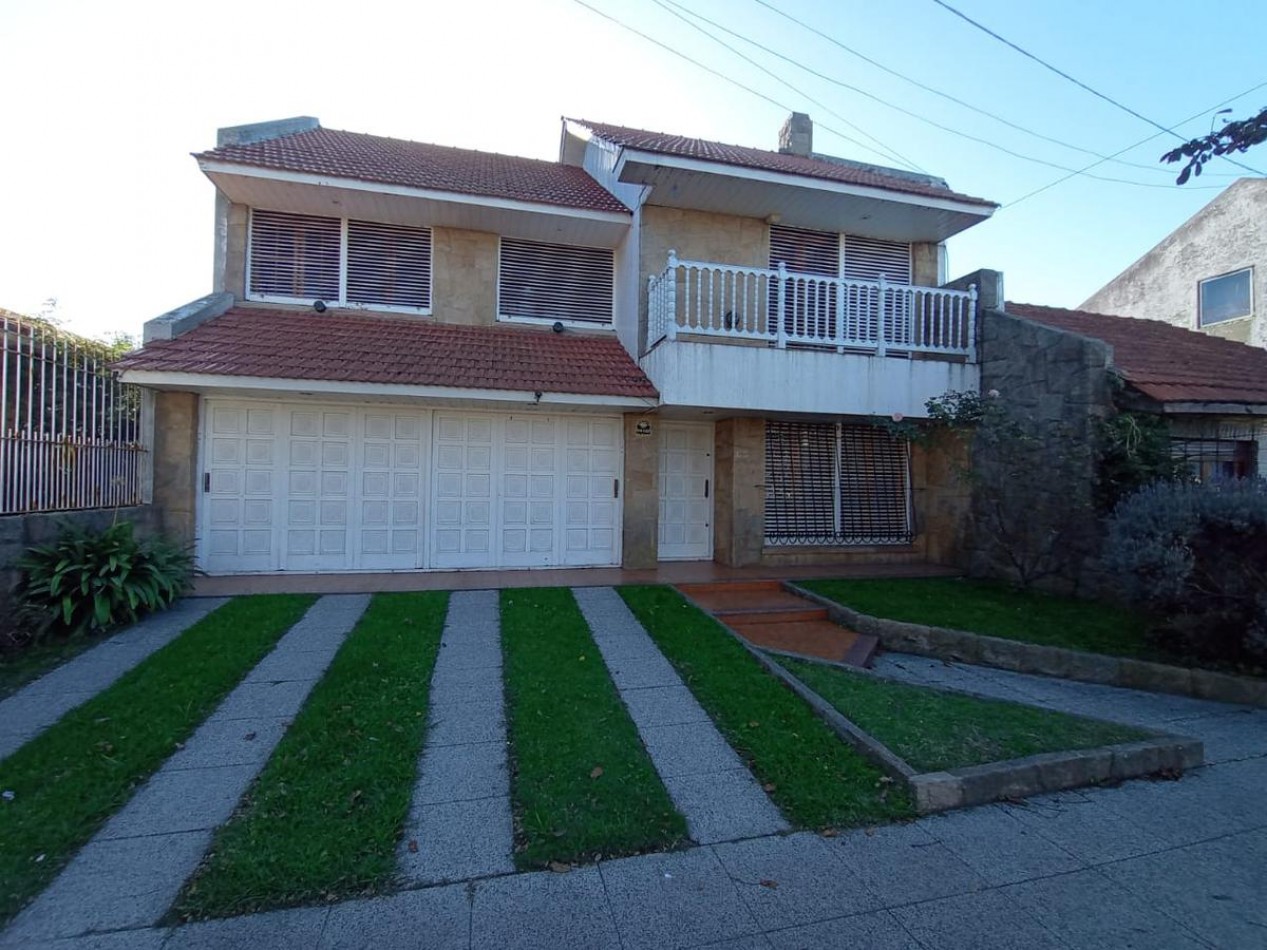Chalet 5 amb con garage y amplio parque Mogotes 