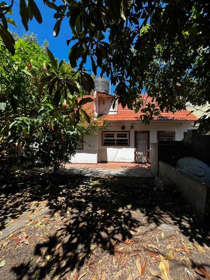 Chalet con Patio, Parrillas y Garage Doble 
