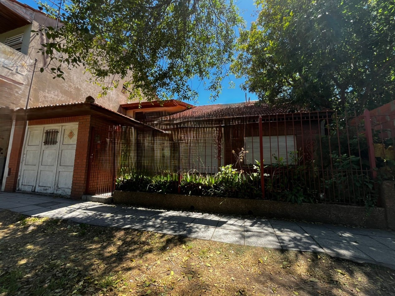 Chalet con Patio, Parrillas y Garage Doble 