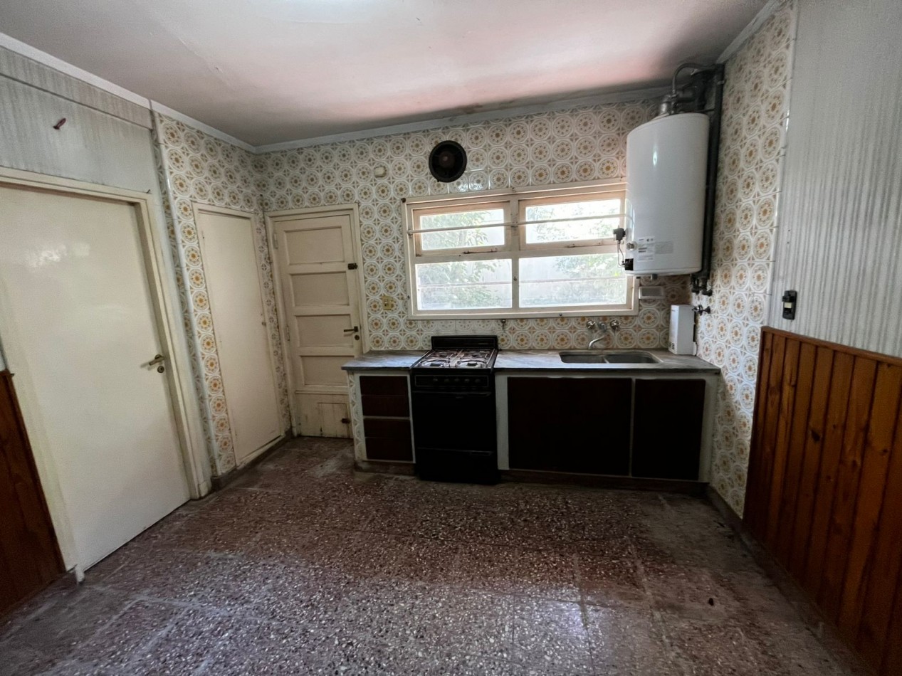 Chalet con Patio, Parrillas y Garage Doble 