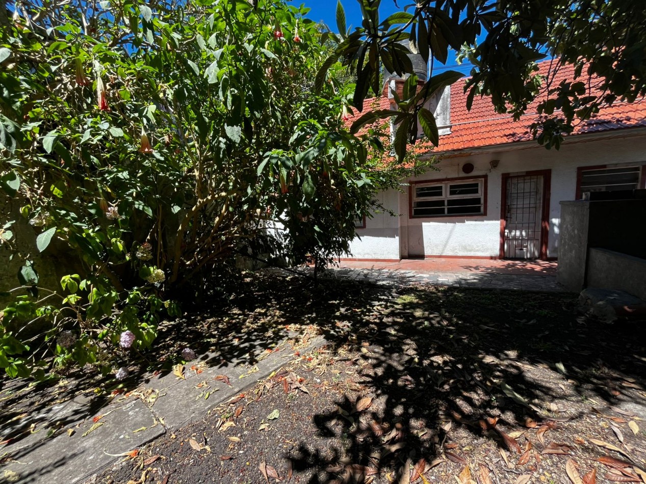 Chalet con Patio, Parrillas y Garage Doble 