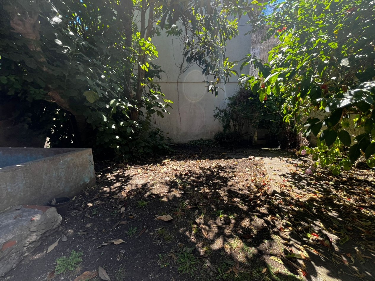 Chalet con Patio, Parrillas y Garage Doble 