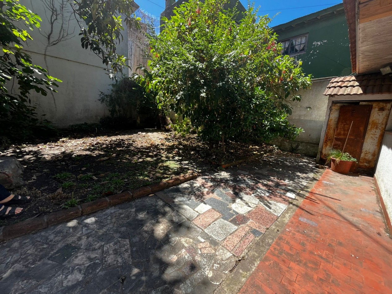 Chalet con Patio, Parrillas y Garage Doble 