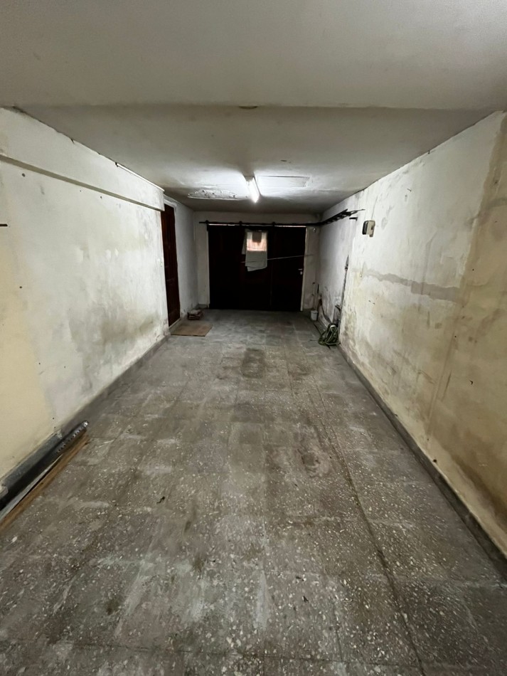 Chalet con Patio, Parrillas y Garage Doble 