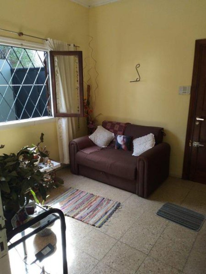 Casa de 3 Ambientes con Garage Doble, Quincho y Patio - A 100 mts de Av. Luro