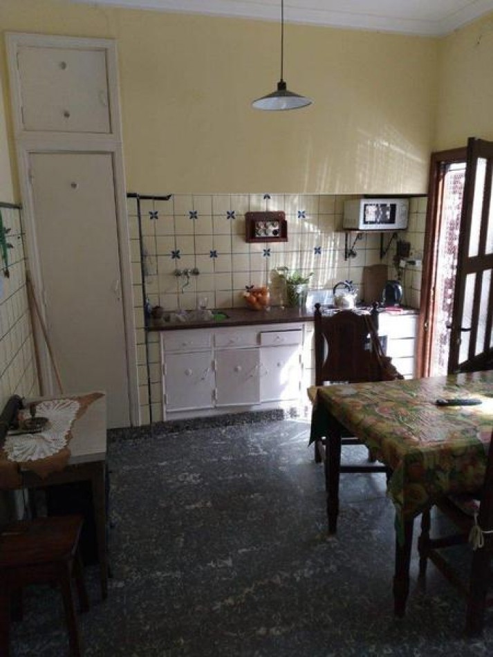 Casa de 3 Ambientes con Garage Doble, Quincho y Patio - A 100 mts de Av. Luro