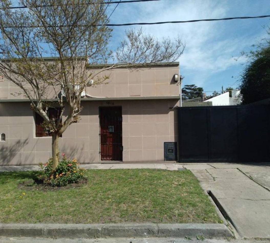 Casa de 3 Ambientes con Garage Doble, Quincho y Patio - A 100 mts de Av. Luro