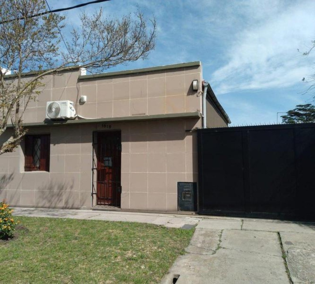 Casa de 3 Ambientes con Garage Doble, Quincho y Patio - A 100 mts de Av. Luro