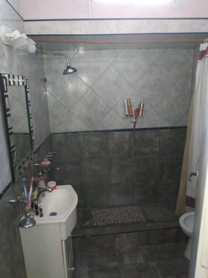 Casa de 3 Ambientes con Garage Doble, Quincho y Patio - A 100 mts de Av. Luro