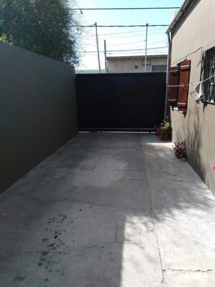 Casa de 3 Ambientes con Garage Doble, Quincho y Patio - A 100 mts de Av. Luro