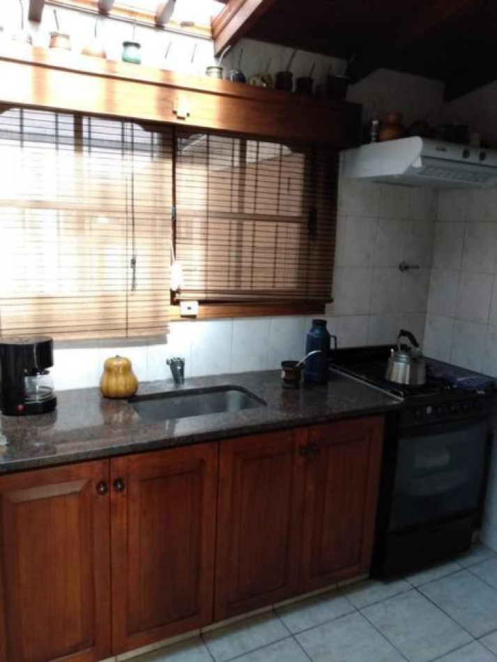 Venta de Propiedad Multifuncional con Taller y Cocheras para 7 Autos