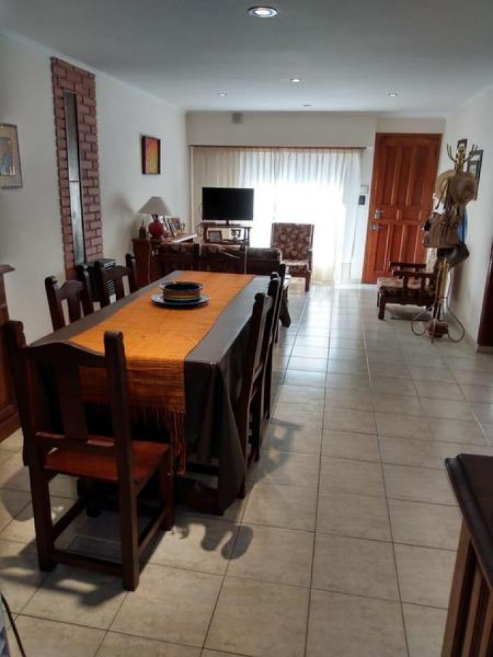 Venta de Propiedad Multifuncional con Taller y Cocheras para 7 Autos