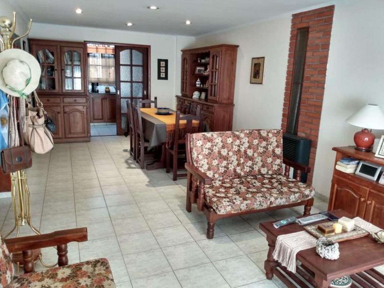 Venta de Propiedad Multifuncional con Taller y Cocheras para 7 Autos