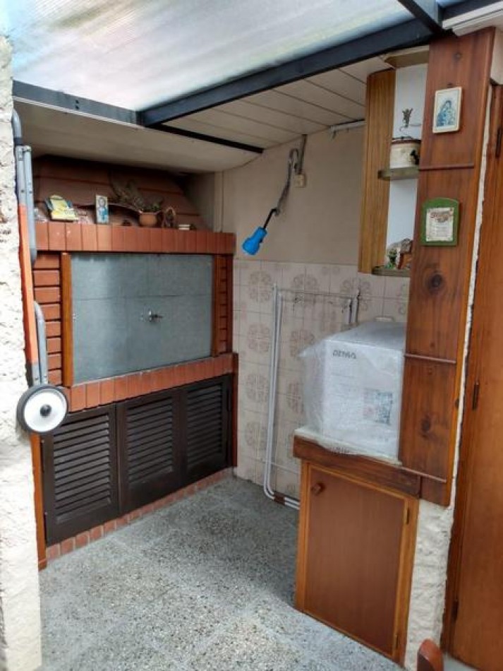 Venta de Propiedad Multifuncional con Taller y Cocheras para 7 Autos