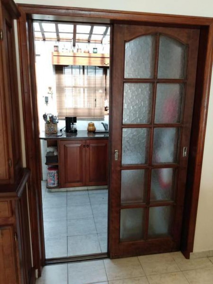 Venta de Propiedad Multifuncional con Taller y Cocheras para 7 Autos