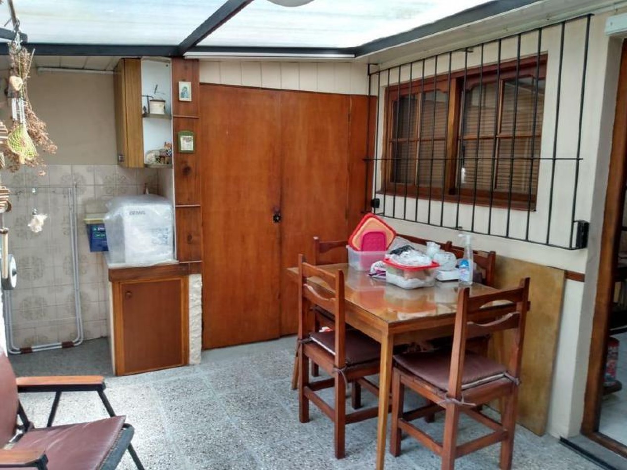 Venta de Propiedad Multifuncional con Taller y Cocheras para 7 Autos