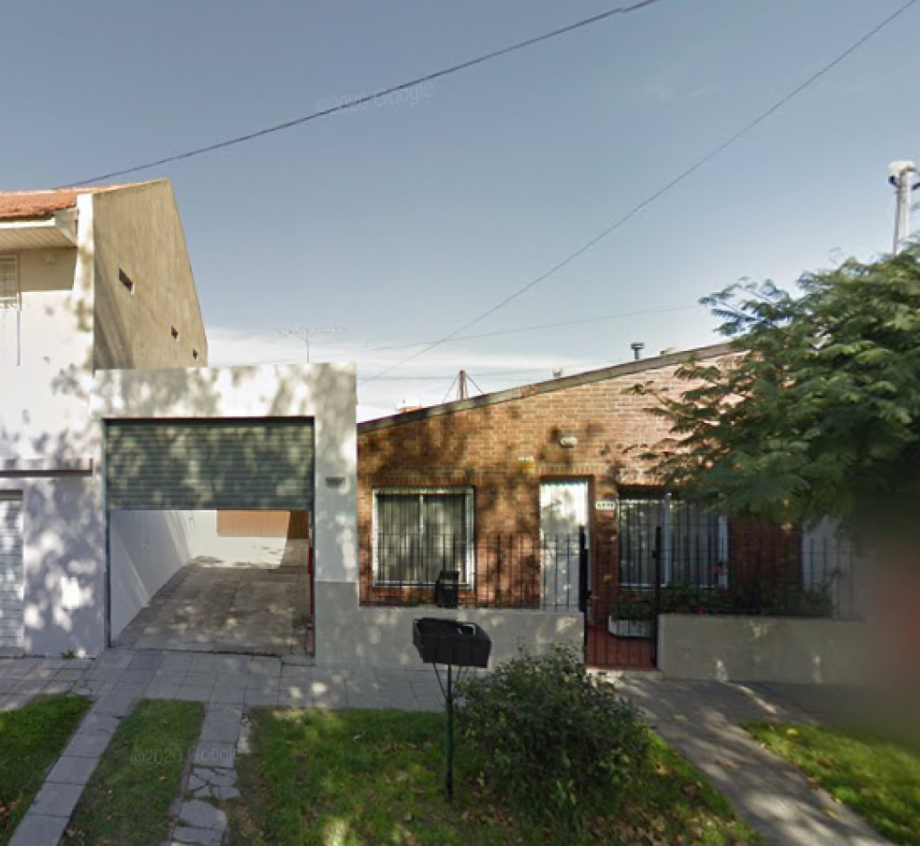 Venta de Propiedad Multifuncional con Taller y Cocheras para 7 Autos