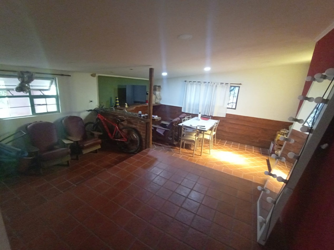Dos Viviendas Independientes con Piscina en Lote de 1000 m² 