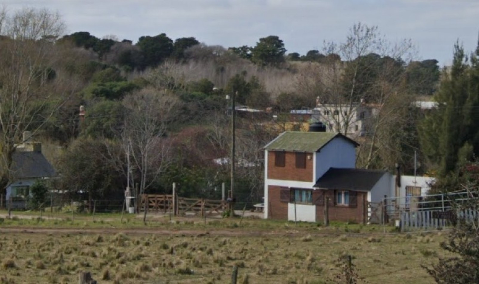 Dos Viviendas Independientes con Piscina en Lote de 1000 m² 