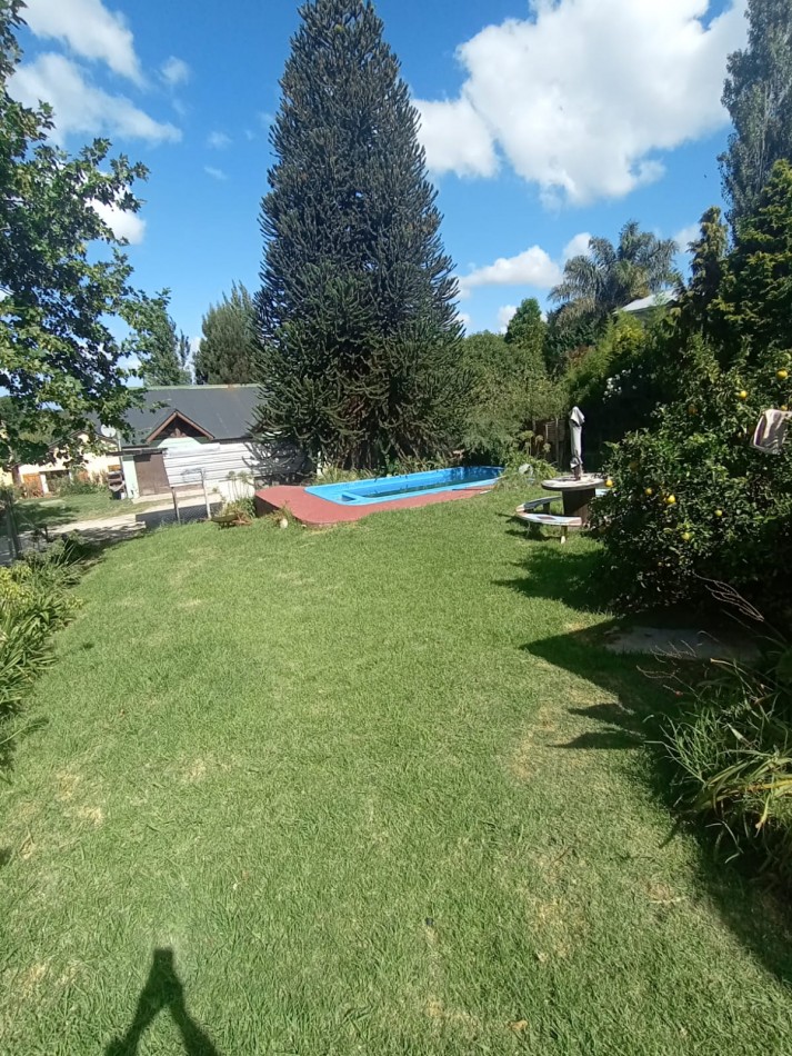 Dos Viviendas Independientes con Piscina en Lote de 1000 m² 