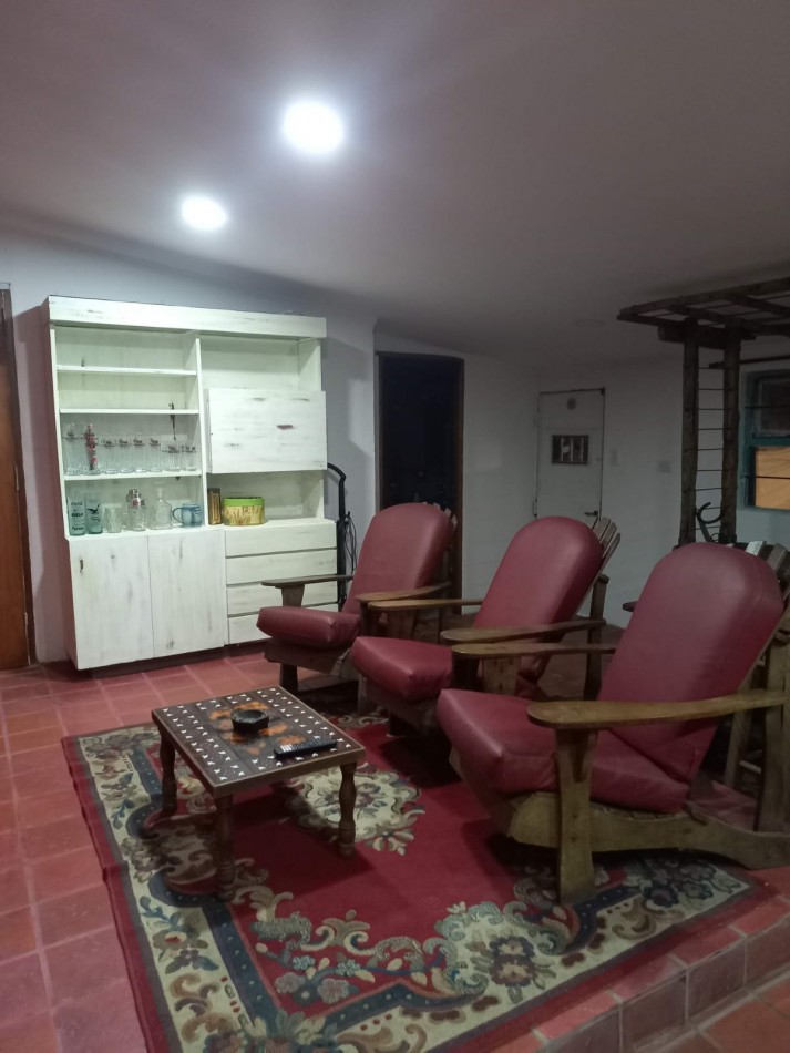 Dos Viviendas Independientes con Piscina en Lote de 1000 m² 