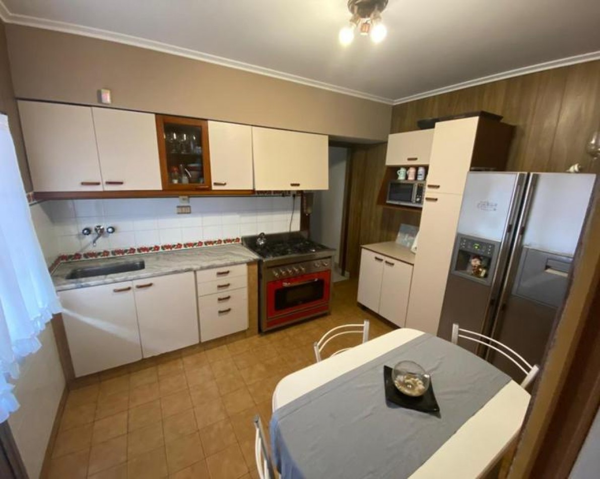 Chalet Multifuncional con Dependencia y Local al Frente - Excelente Ubicacion