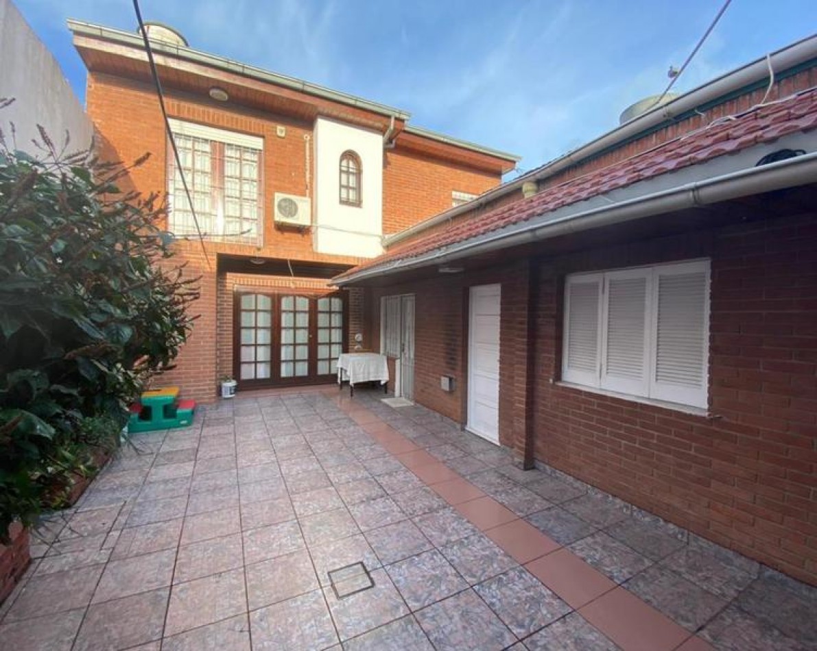 Chalet Multifuncional con Dependencia y Local al Frente - Excelente Ubicacion