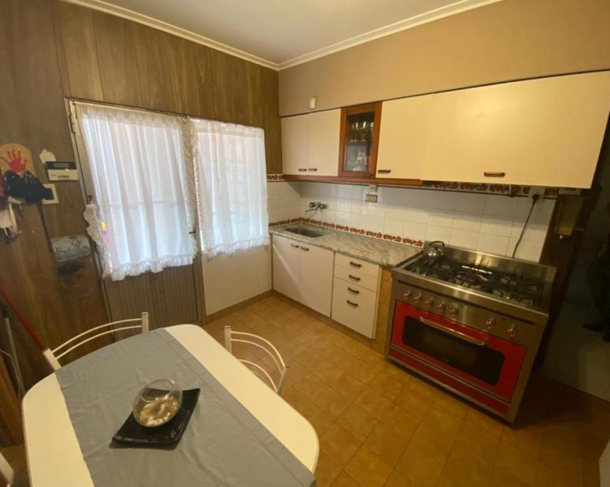 Chalet Multifuncional con Dependencia y Local al Frente - Excelente Ubicacion