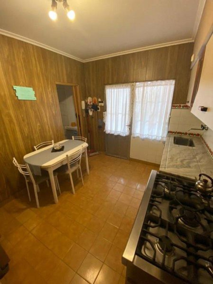 Chalet Multifuncional con Dependencia y Local al Frente - Excelente Ubicacion